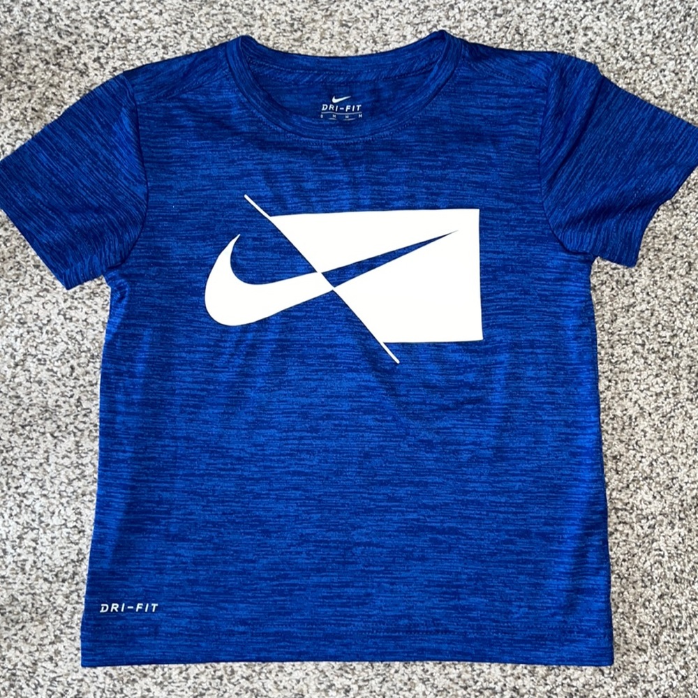 Nike boys 6/MED blue dri-fit shirt